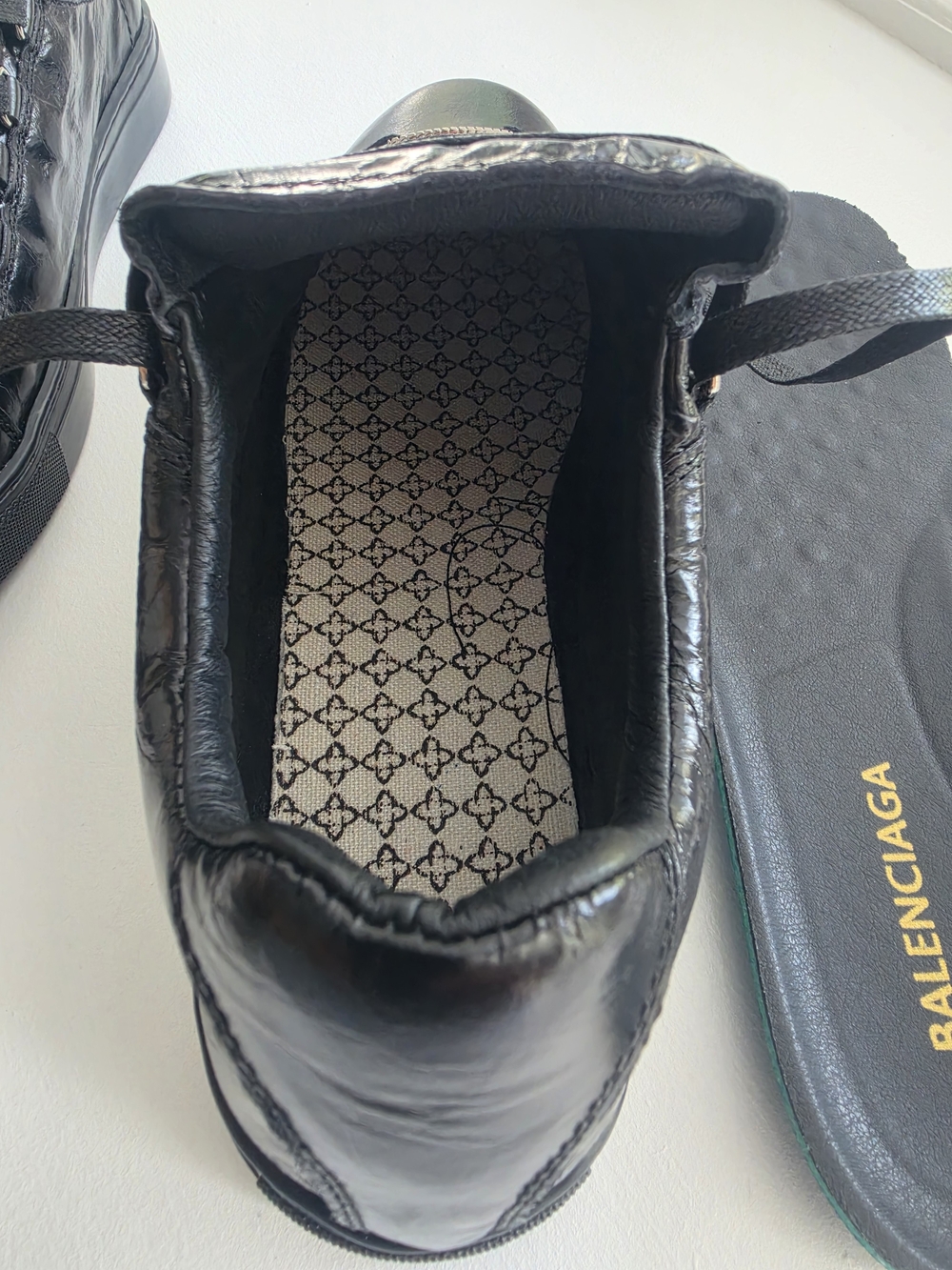 Men's Black Leather Low-Top Sneakers with Embellished Lace Bar (BALENCIAGA) - Picture 3 of 7